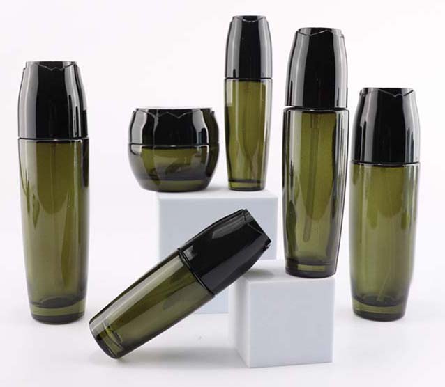 Wholesale cosmetic glass bottle set 