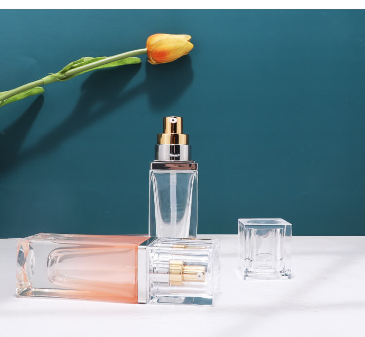 Luxury skincare glass spray pump bottle