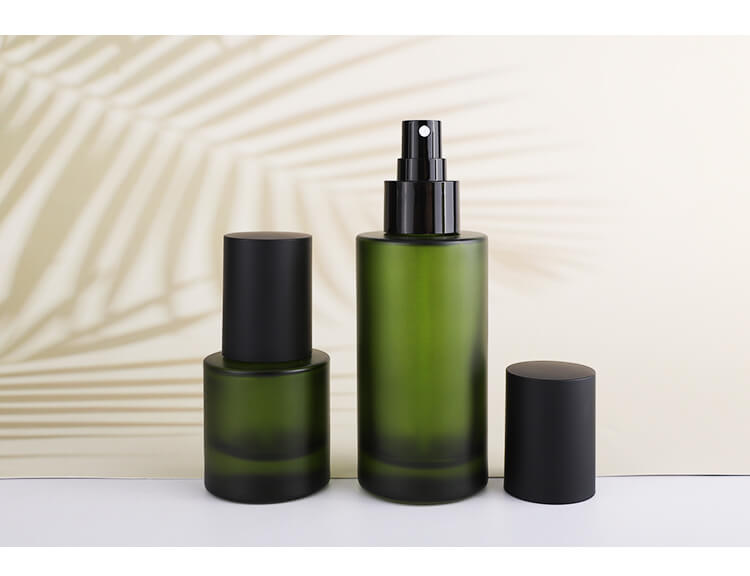 2022 new arrival cosmetic glass bottle set packing