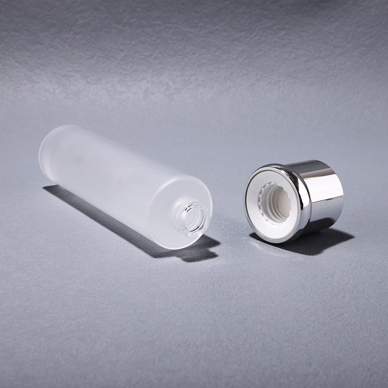 White cosmetic glass bottle set with pump for cosmetic packaging