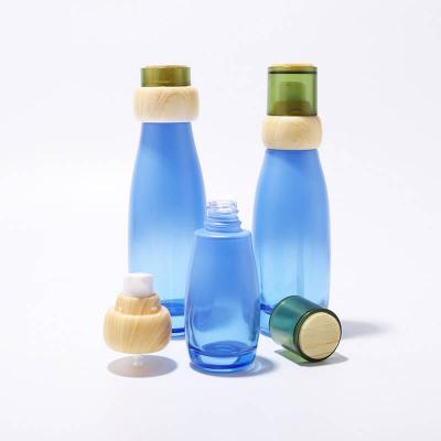 Wholesale round glass bottle set  with bamboo lid in skincare for cosmetic packaging